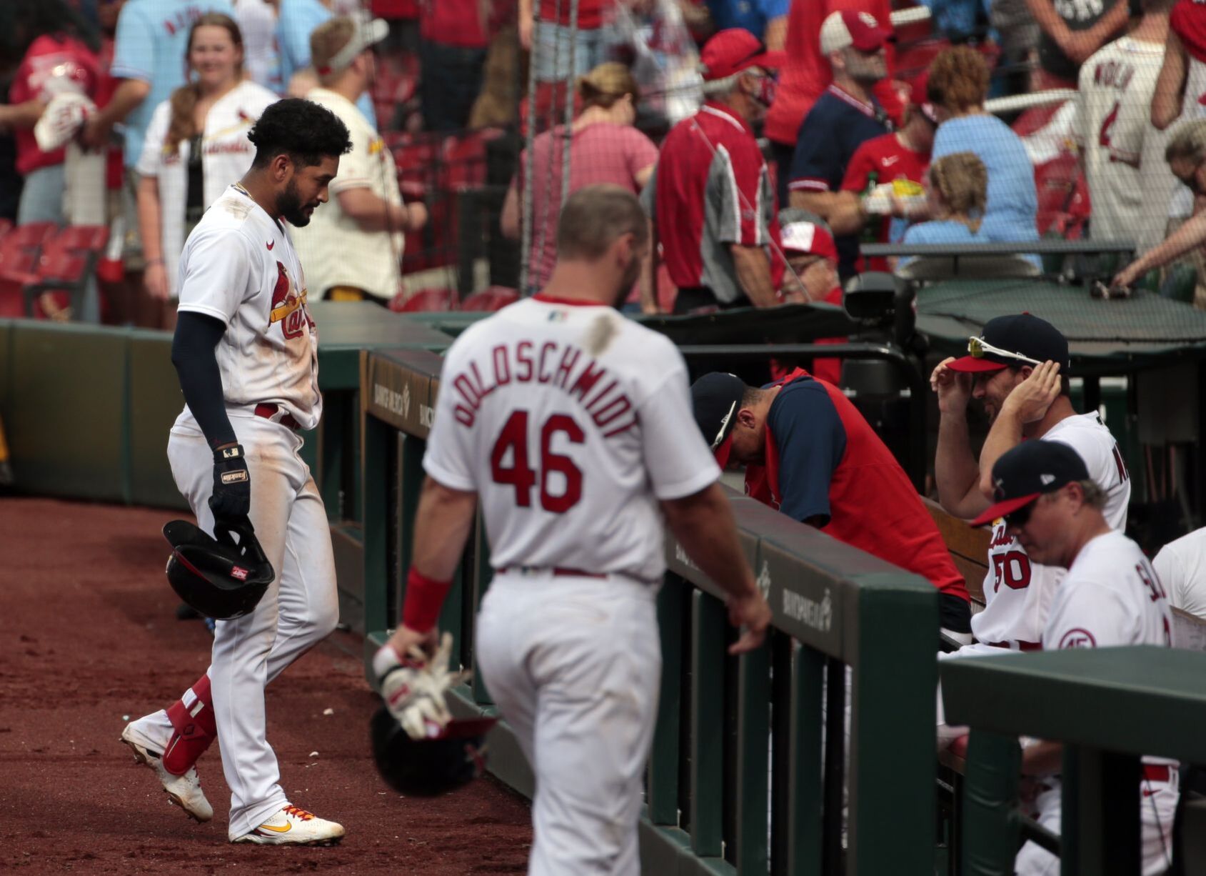 Reds sweep Cardinals 8-7